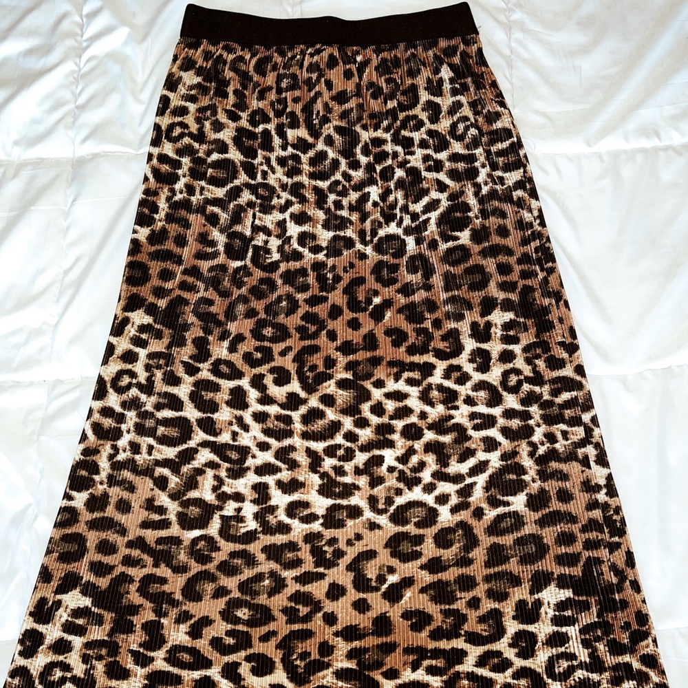 Buckle Pleated Midi Cheetah Skirt - Size Medium